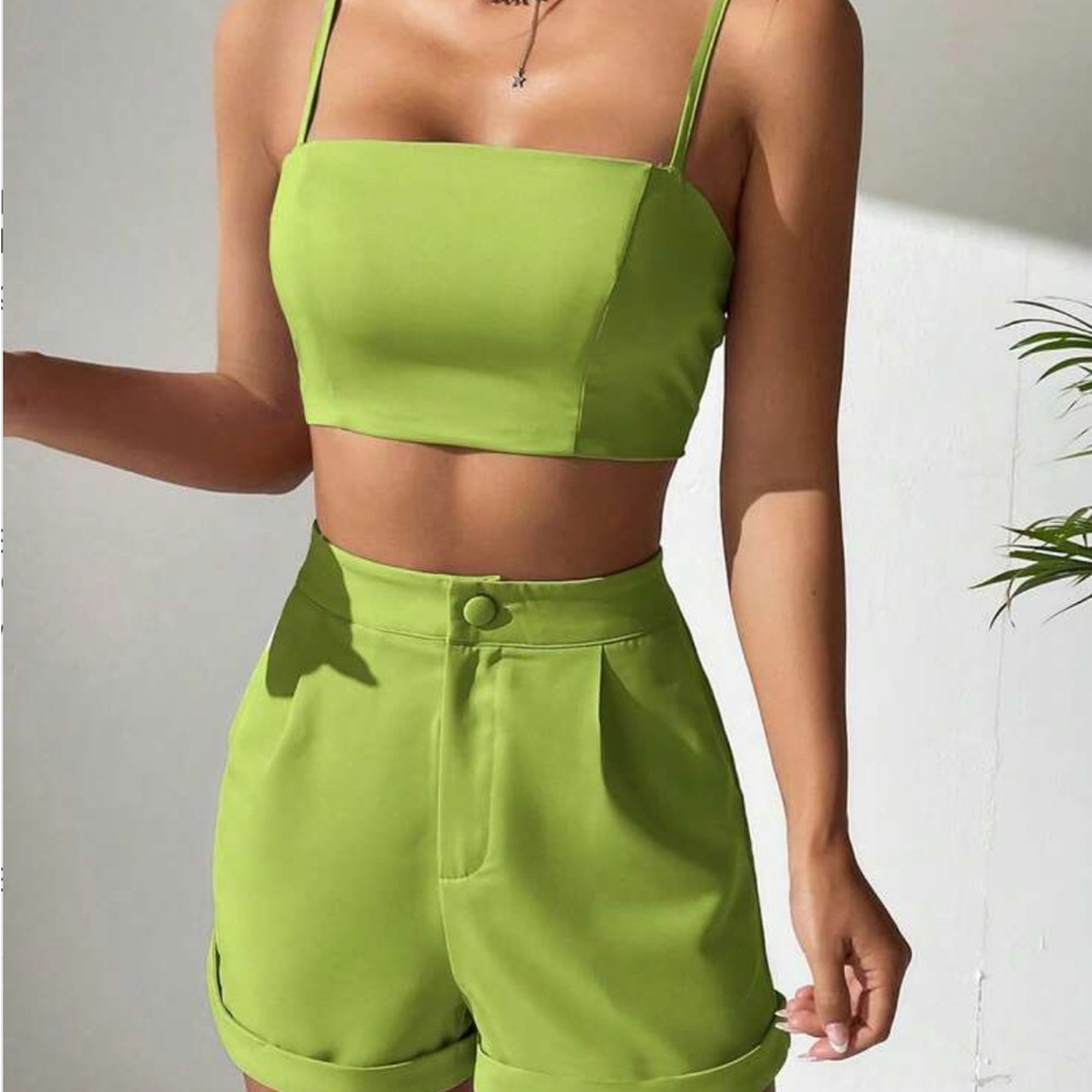 SHEIN High Waist Green Shorts with Tailored Fit